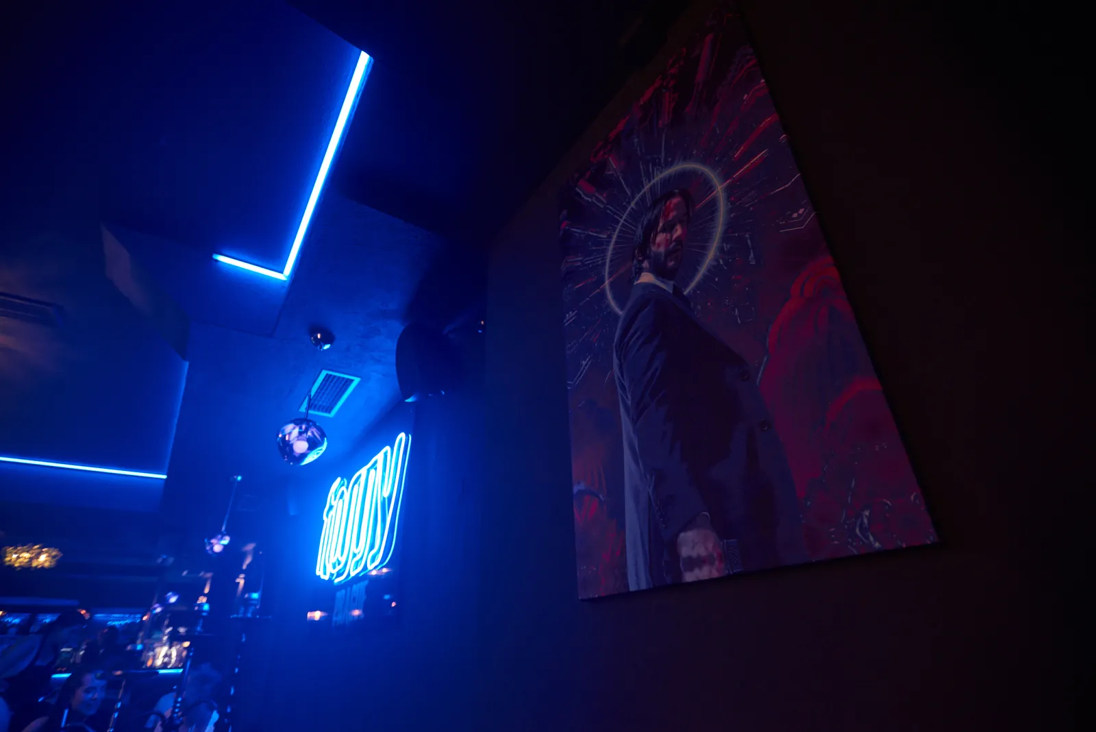 UNDERGROUND LOUNGE